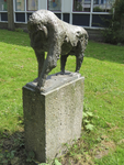 906436 Afbeelding van het bronzen beeldhouwwerk 'Mandril' van Ek van Zanten (1933) uit 1971, geplaatst bij de PC ...